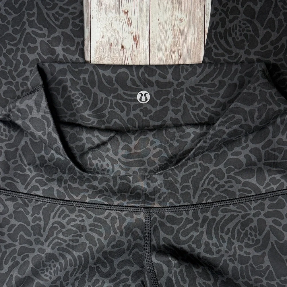 Lululemon Wunder Under Leggings sz 6 Full-On Luxtreme Roll Down Petal Camo Black - Picture 8 of 13
